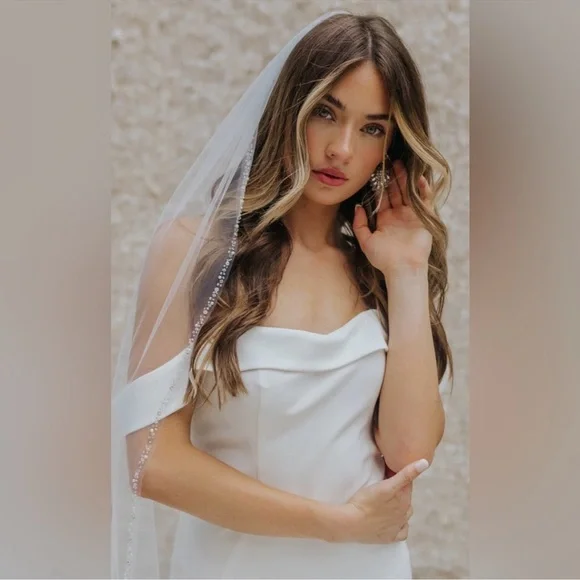 Untamed Petals Gossip Cathedral length veil - Picture 3 of 7